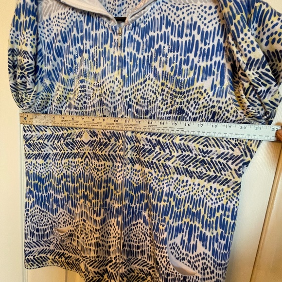 Zenergy by Chico’s Blue Abstract Zip Hoodie Jacket Rhinestone Detail Size 3 - Picture 10 of 13